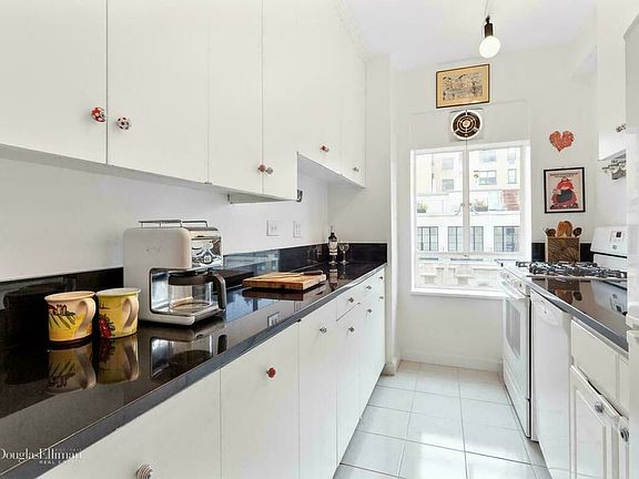 4th image of 565 W End Ave APT 12B