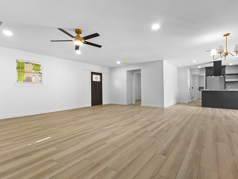 3022 Valwood Pkwy — Photo 2