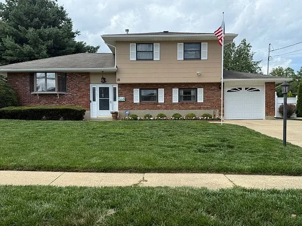 10 Koenig Ln, Freehold, NJ 07728