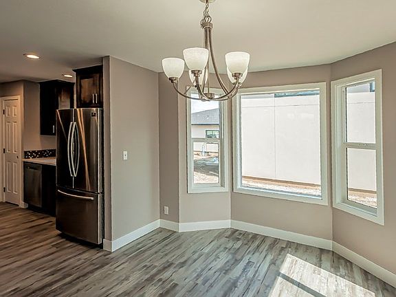 4th image of 927 Janimari Ct