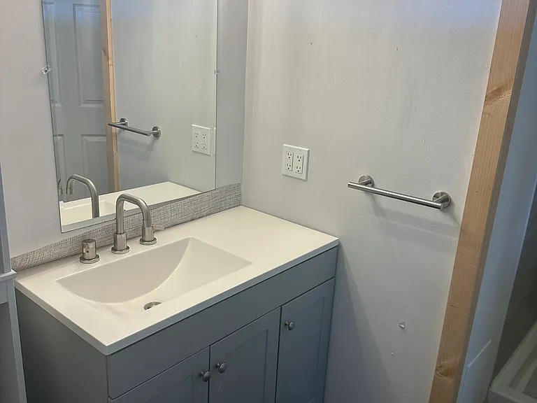 4 Van Ave #B — Photo 14