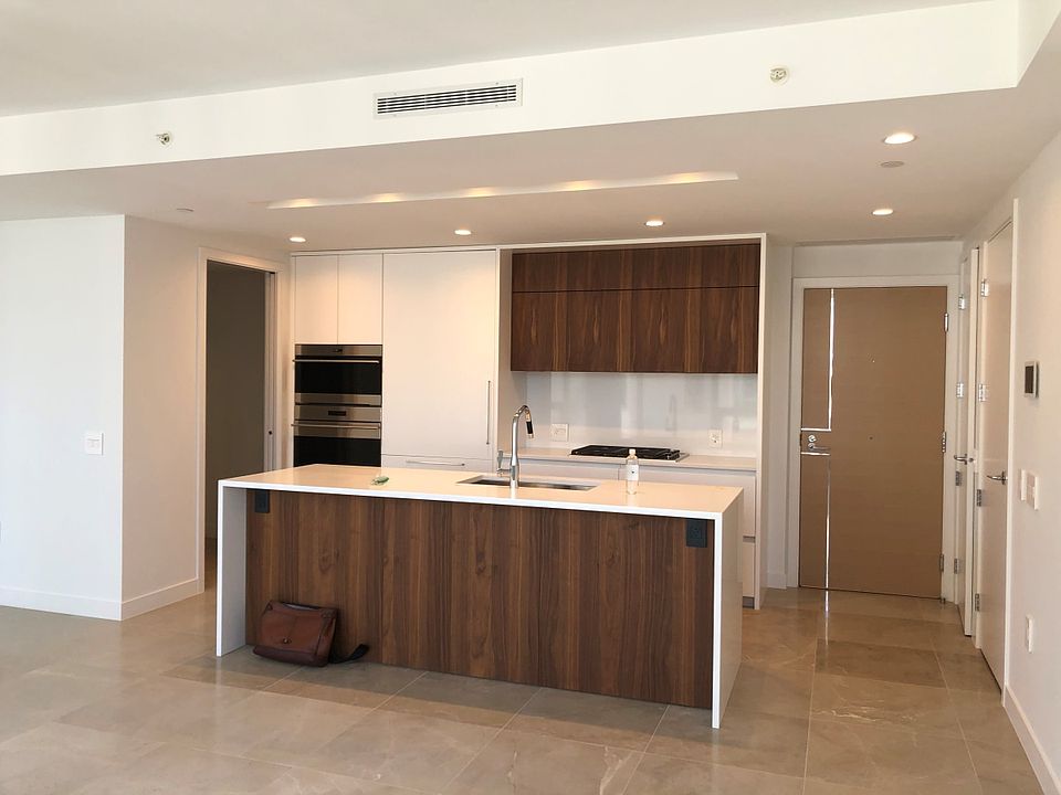 1st image of 885 Smithe St #16XX