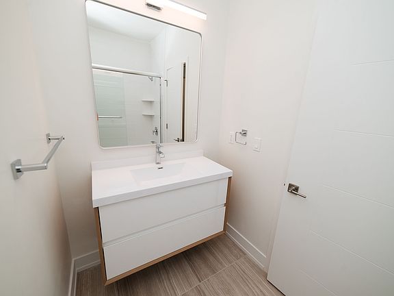 2nd Floor Bathroom
