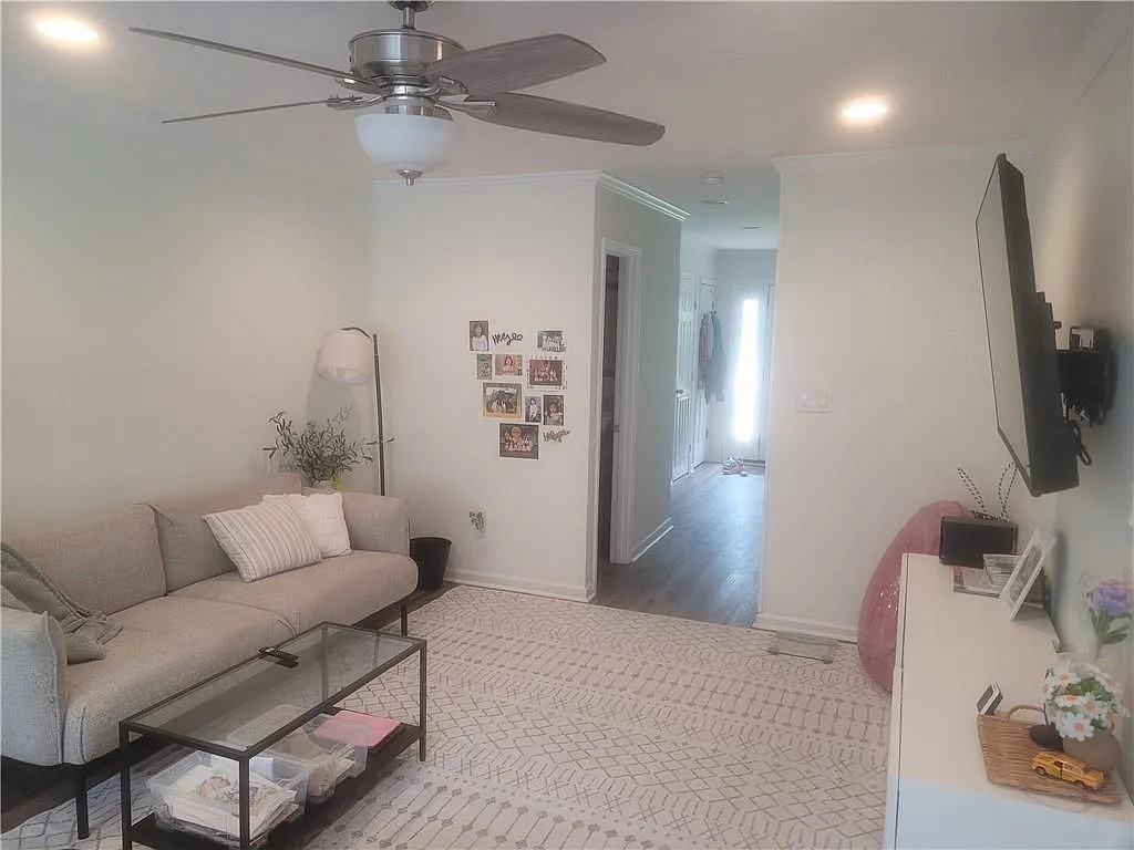 3 bed, 2.5 bath, 1680 sqft, $3,000 — Photo 3