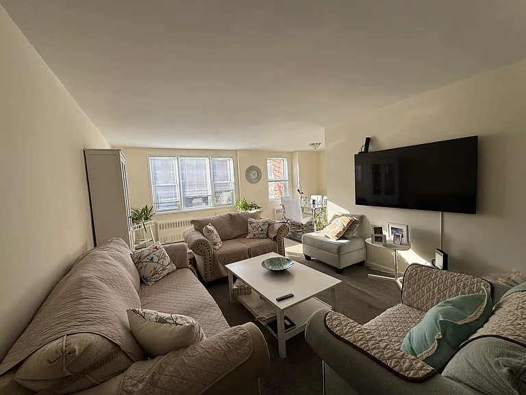 3 Sadore Ln #5W — Photo 2