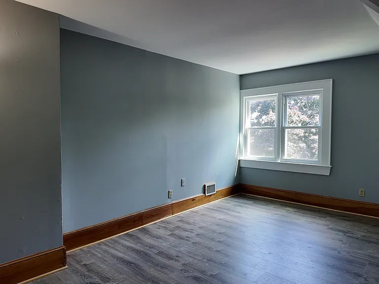 551 Townsend Ave #3 — Photo 5
