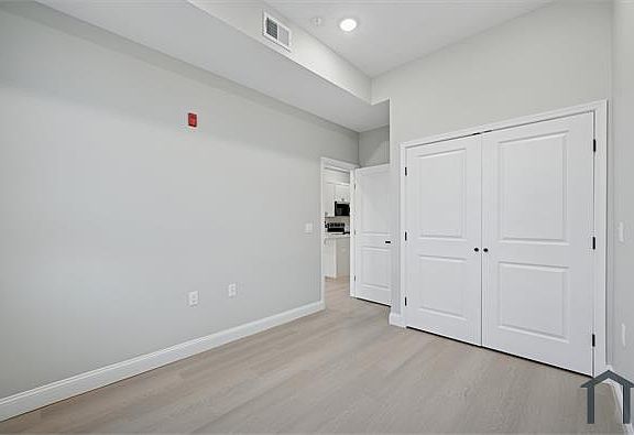 5th image of 103 N 63rd St #5