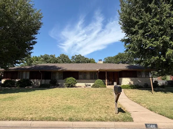 1566 N West Lynn Ave, Wichita, KS 67212