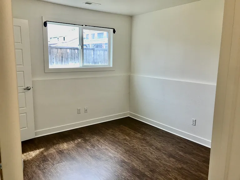 5067 Merritt Dr — Photo 14