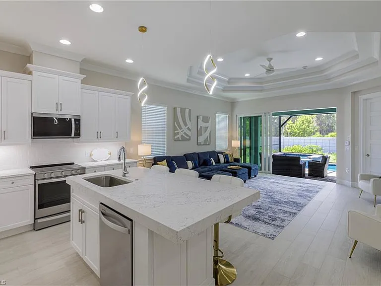 8909 Yucatan Ct — Photo 3