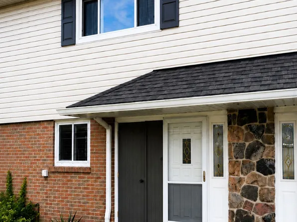 52 Village Ct, Brampton, ON L6W 1A6