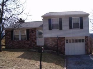 504 Fieldcrest Dr, Pittsburgh, PA 15209