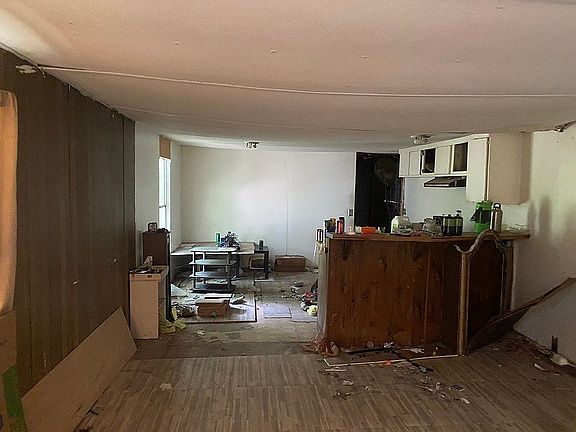 4th image of 260 Hedge Dr