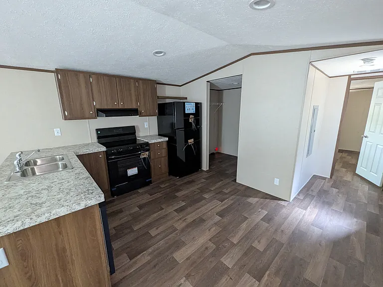 100 Near Lake Cir — Photo 3