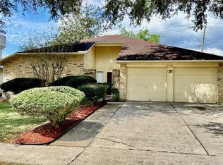 2438 Tall Ships Dr, Friendswood, TX 77546