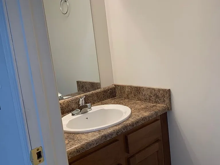 20 Station Ln NE — Photo 1