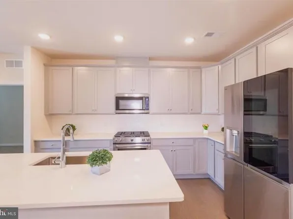 1 Culvert Dr Unit 211, Princeton Junction, NJ 08550