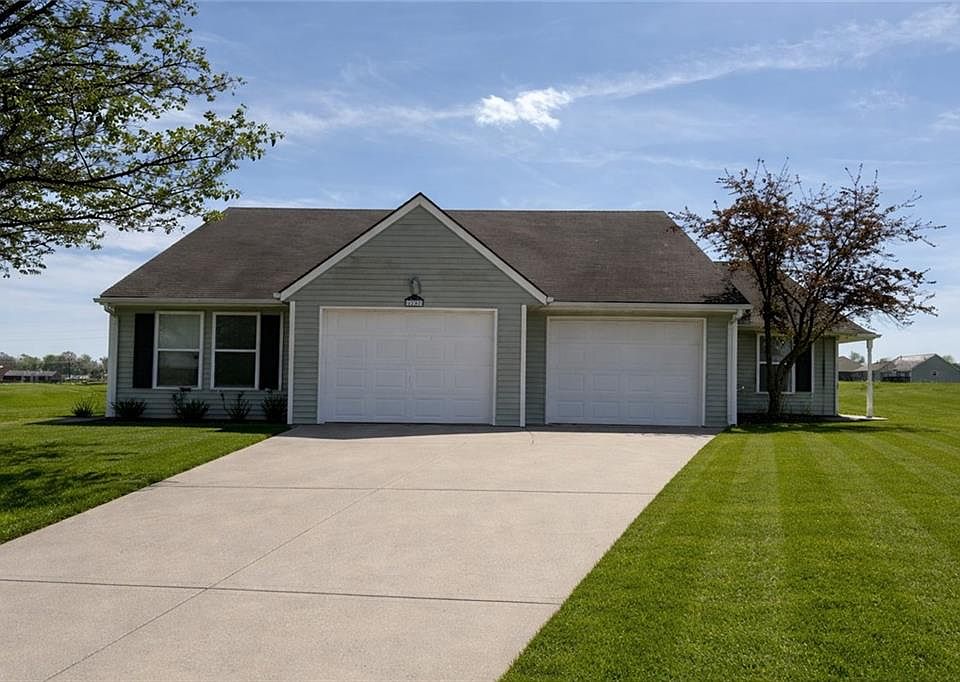 1st image of 1207 N Willowbrook Dr