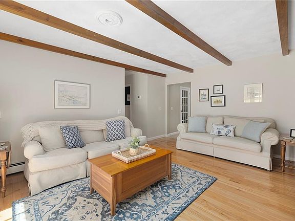 4th image of 40 Heritage Dr S