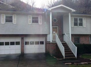 55 Hillcrest Dr, Pikeville, KY 41501