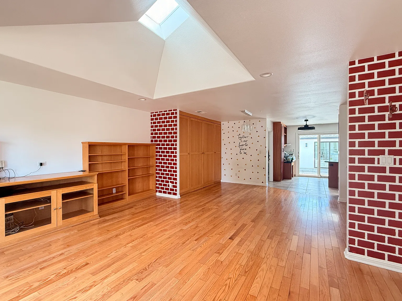 4 bed, 1950 sqft, $7,795 — Photo 4