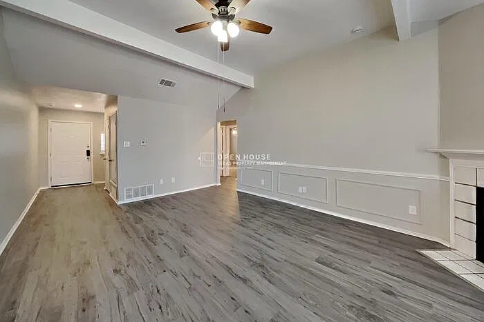 3 bed, 2.0 bath, 1431 sqft, $1,925 — Photo 3