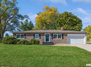 326 6th St W, Andalusia, IL 61232