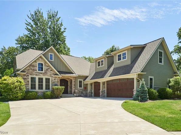 2781 Country Club Blvd, Rocky River, OH 44116