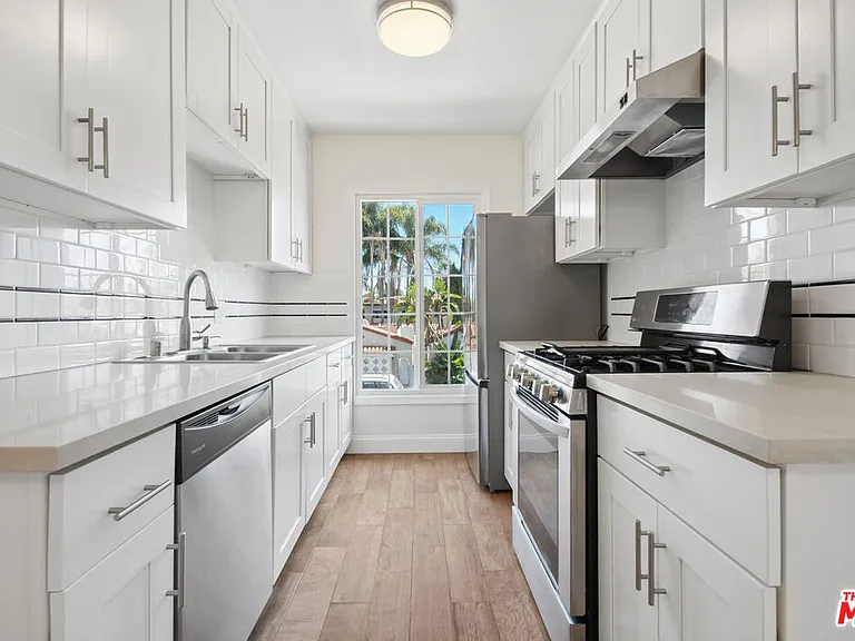 7209 Willoughby Ave #16 — Photo 6