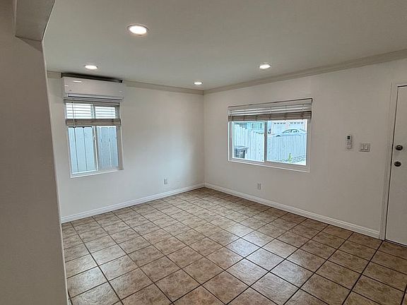 4th image of 776 Woodlawn Ave APT B