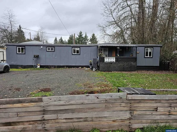 1817 Vine St, Sweet Home, OR 97386