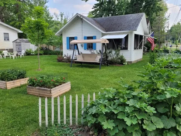 11055 E Indian Lake Dr, Vicksburg, MI 49097