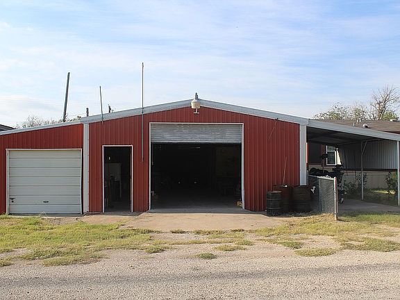 5th image of 302 E 7th St