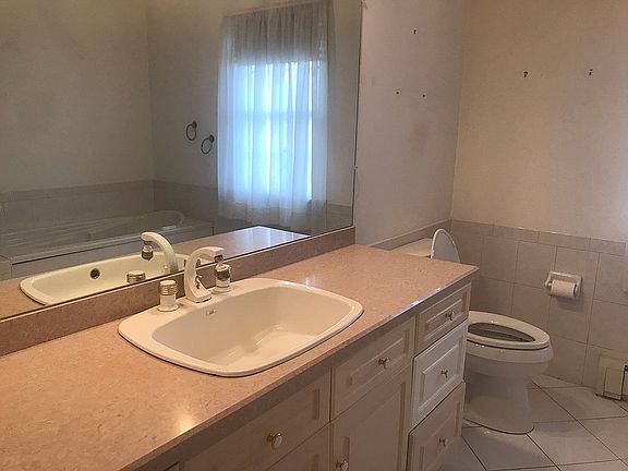 In-law suite main bath