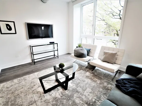 1313 W Loyola Ave, Chicago, IL