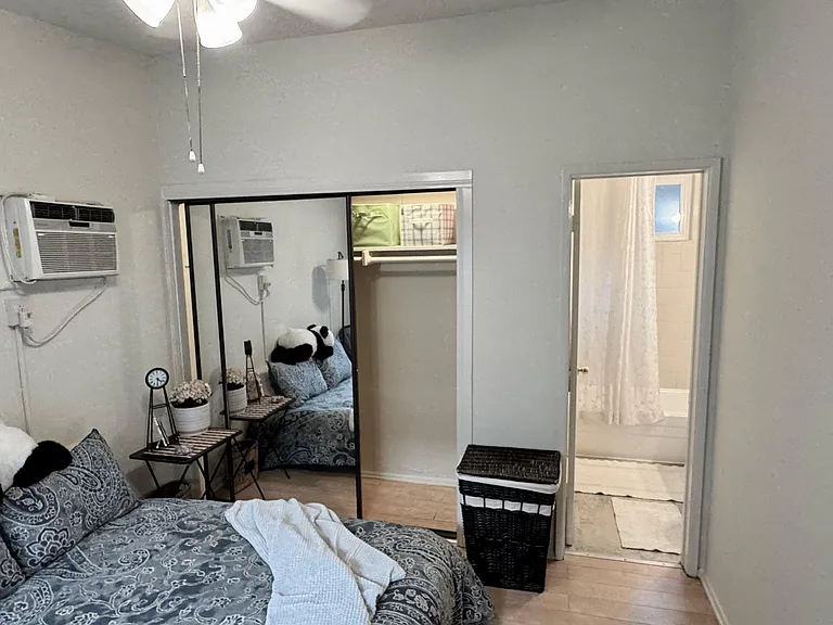 10519 Chandler Blvd #B — Photo 7