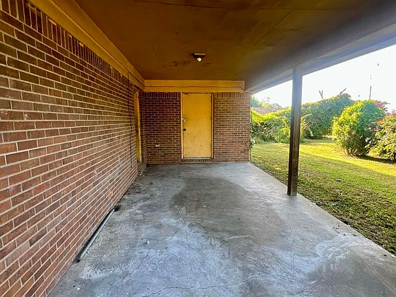 3rd image of 1717 W Juanita Cir