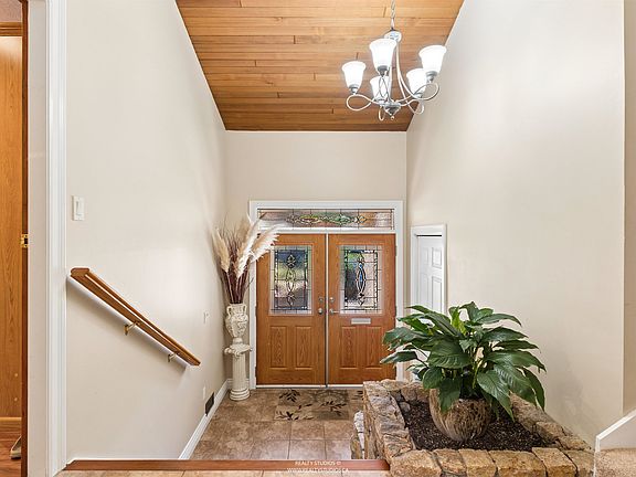 2nd image of 6843 Dover Pl