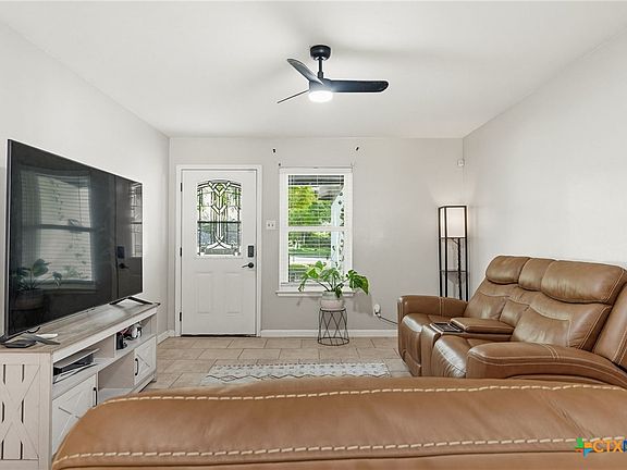 3rd image of 1308 Searcy Dr