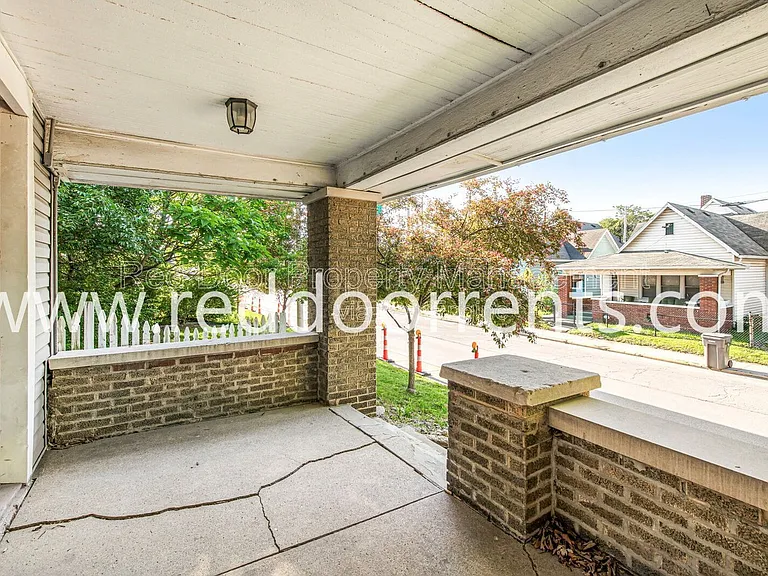 736 E Morris St — Photo 23