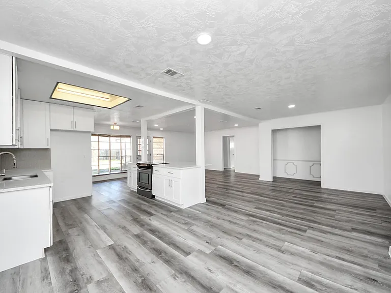 8011 La Roche Ln — Photo 16