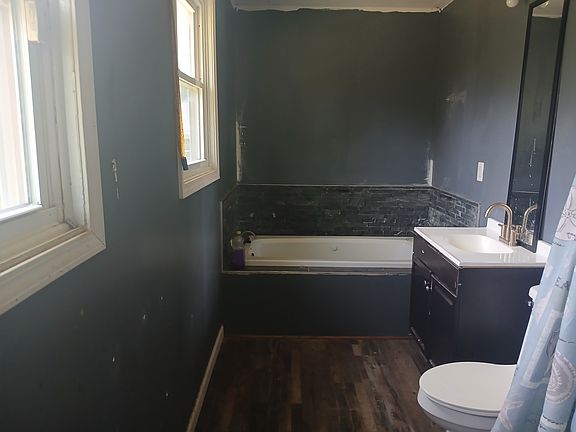 4th image of 307 Longview St