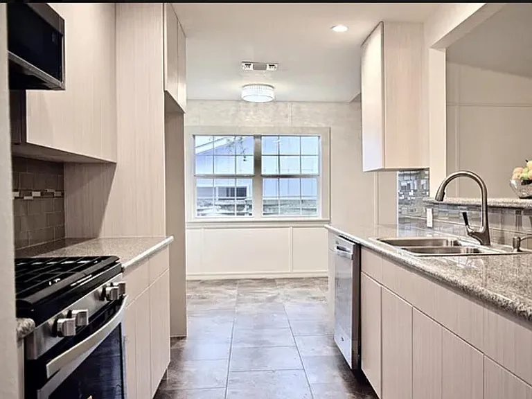 12423 McDermonts Farm St — Photo 5