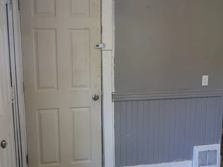 6812 Whitney Ave #1B — Photo 2