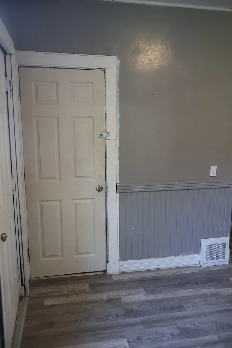 Building Photo - 6812 Whitney Ave #1B
