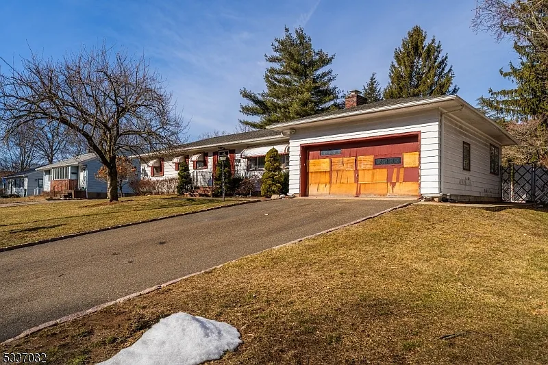 213 Haroldson Pl photo 1