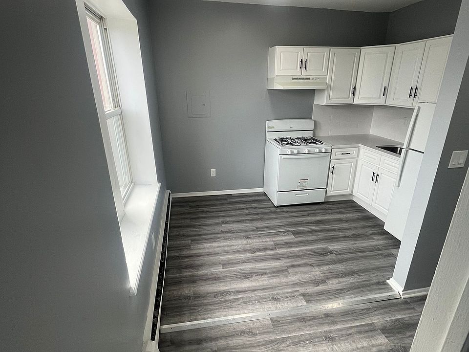 2nd image of 51 E 21st St #2B