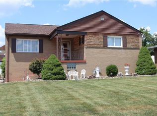 555 Fairway St S, Washington, PA 15301