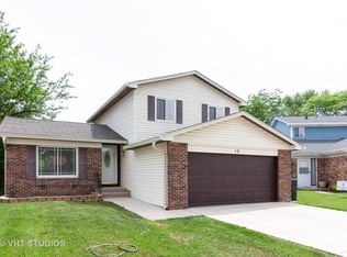 10 Kildeer Ct, Woodridge, IL 60517