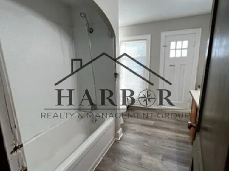 1st Avenue SW Duplex — Photo 12